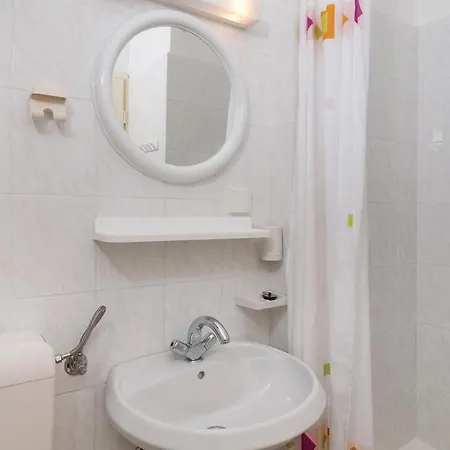 Lovely In With Kitchen Apartment